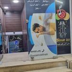 یوگا در آب استخر دلفین آبی