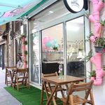 کافه قنادی نارون