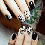 خدمات تخصصی ناخن شقایق