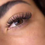 خدمات کاشت و اکستنشن مژه و ابرو هاله