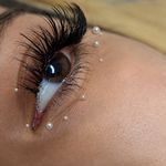 خدمات تخصصی اکستنشن مژه و لیفت رویان