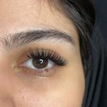 کاشت مژه منا