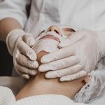 خدمات تخصصی پاکسازی پوست هدیه حامدی