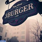 برگر سه برگر 