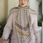 گالری شال و روسری عطرا