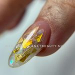 خدمات تخصصی و آموزش کاشت ناخن تبسم
