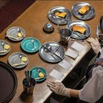 کافه دور میز