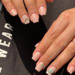 آموزش کاشت و خدمات ناخن نازنین ملکی