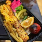 بیرون بر برگ سبز