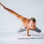 باشگاه تخصصی یوگا آرام