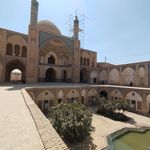 مسجد و مدرسه تاریخی آقا بزرگ