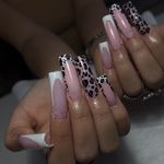 خدمات تخصصی کاشت و طراحى ناخن دان