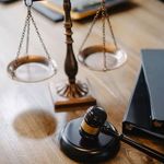 وکیل خانم انگزی