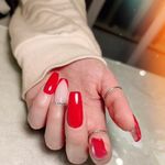 کاشت ناخن و ترمیم ناخن رویا