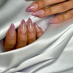 کاشت ناخن و ترمیم ناخن رویا