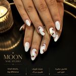 Moon nail studio
