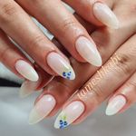 سالن زیبایی تمشک آبی