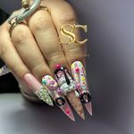 سارا چگینی  ناخن کار  و مدرس  رسمی