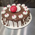 کیک وشیرینی وشکلات خانگی نفیس