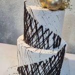 کیک وشیرینی وشکلات خانگی نفیس