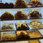 قنادی اصغر شکرآمیز و پسران