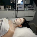 مرکز تخصصی پوست و فیشال نسترن احمدزاده