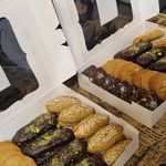 کیک وشیرینی وشکلات خانگی نفیس