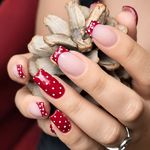 خدمات تخصصی کاشت ناخن هدیه