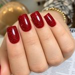 خدمات کاشت ناخن نایس