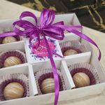 کیک وشیرینی وشکلات خانگی نفیس