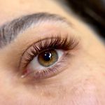 خدمات کاشت و اکستنشن مژه و ابرو هاله