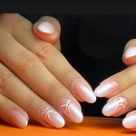 خدمات کاشت ناخن مبینا