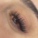 خدمات تخصصی کاشت و اکستنشن مژه فرشته