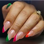 خدمات تخصصی کاشت ناخن نسترن