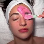 سالن پاکسازی پوست وفیشیال صورت زیبارو