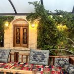 رستوران گلسرخ واقع در آریا باغ آقا هاشم