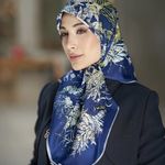 گالری شال و روسری عطرا