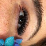 کاشت  مژه مریم معصومی