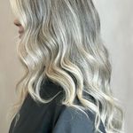 سالن  تخصصی رنگ و لایت مو  آنیتا طهرانی