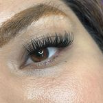 کاشت مژه منا