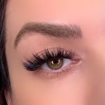 خدمات تخصصي ميكاپ و مژه سارا شريعتي