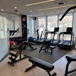 مربی بدنسازی، و فوتبال. اطلس مال A5.
