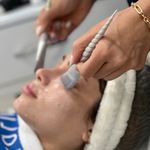 خدمات تخصصی پوست (فیشیالیست رویا صالحی)