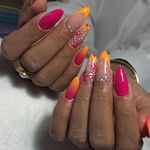 خدمات تخصصی کاشت و طراحى ناخن دان