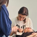 آموزش و خدمات اکستنشن و لیفت مژه و ابرو