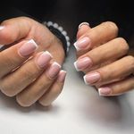 سالن زیبایی و مرکز ناخن لوکس‌ لاین