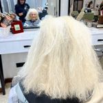 مرکز کراتین و احیا مو و پوست سر“صنم”