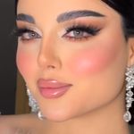 خدمات تخصصى ناخن و ميكاپ دُر لوكس بيوتى