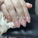 خدمات کاشت و طراحی ناخن