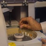 آزمایشگاه پاتوبیولوژی توانا